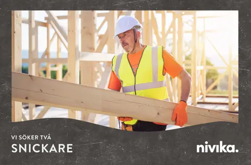 Snickare men reflexväst som håller i en bräda | Nivika Fastigheter AB (publ)