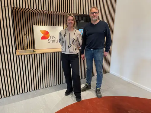 Emmie Nilsson, projektansvarig Nivika och Zelko Balinovic, produktionschef DS Smith | Nivika Fastigheter AB (publ)